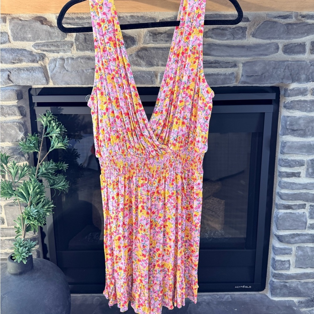 Rewind floral sleeveless romper perfect for a relaxing day in the sun - Picture 4 of 6